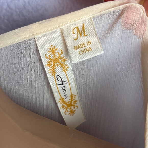 Romantic Adiva Cream Bobbin Lace Sleeveless Blouse with Matching Lining Cami - Picture 2 of 4